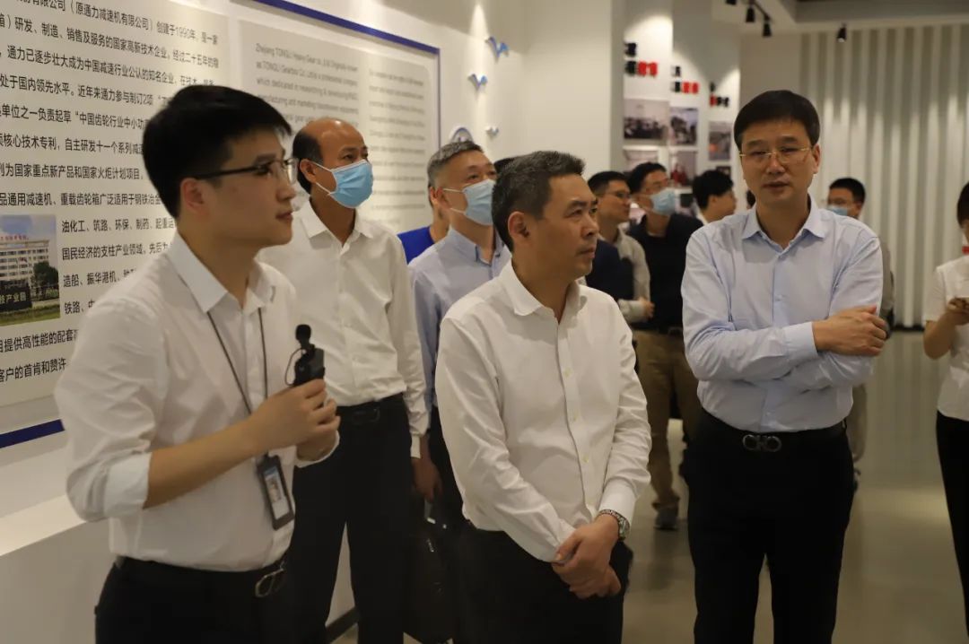 瑞安市人大常委會主任應?？艘恍猩W臨通力科技調研