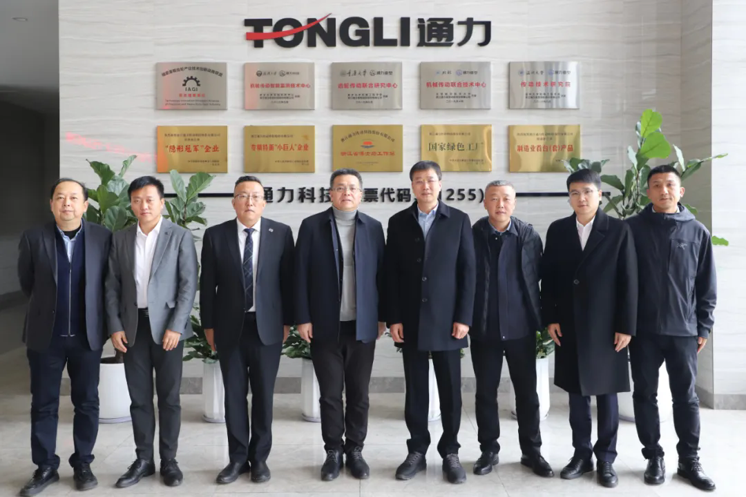 國機(jī)重裝黨委副書記、總經(jīng)理王暉球一行考察通力科技